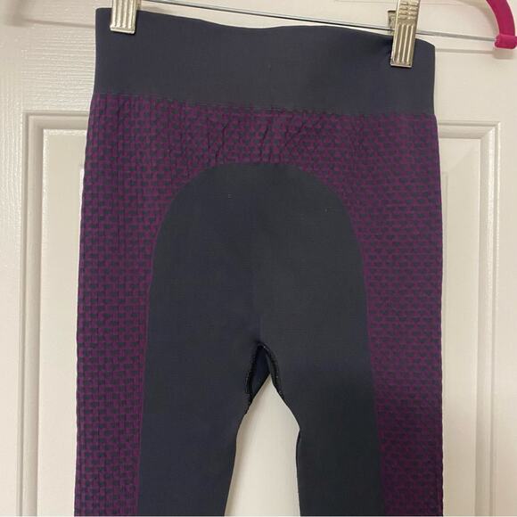 LULULEMON • About That Base Tight Leggings Tender Violet - Picture 9 of 11
